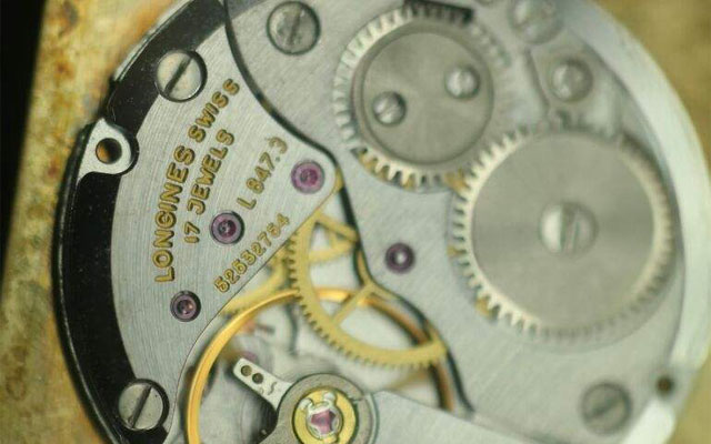 <b>如何鉴别浪琴手表的质量</b>