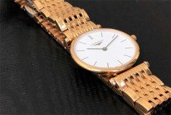 巧用日常小窍门，让浪琴腕表重焕光彩 —— 划痕修复